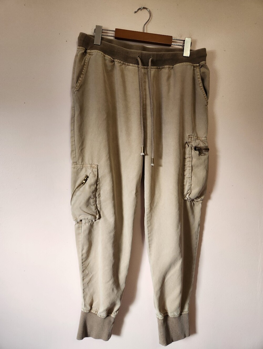 Young Fabulous & Broke YFB Tan Tencel Cargo Joggers Pants Size L Gorpcore Soft